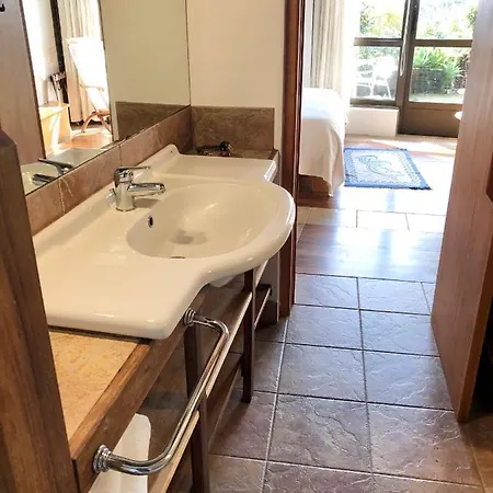 Caloura 66 וילה *