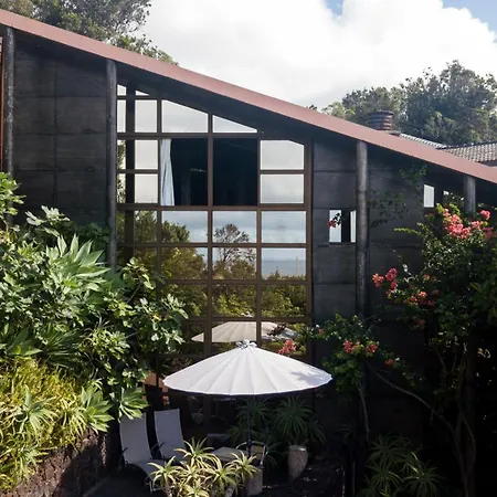 וילה Caloura 66 *