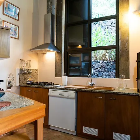 Caloura 66 וילה *